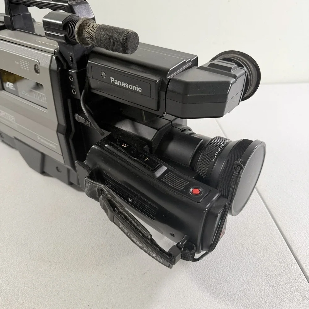 Panasonic AG-450 S-VHS VHS Reporter Movie Camcorder AS IS FOR PARTS READ
